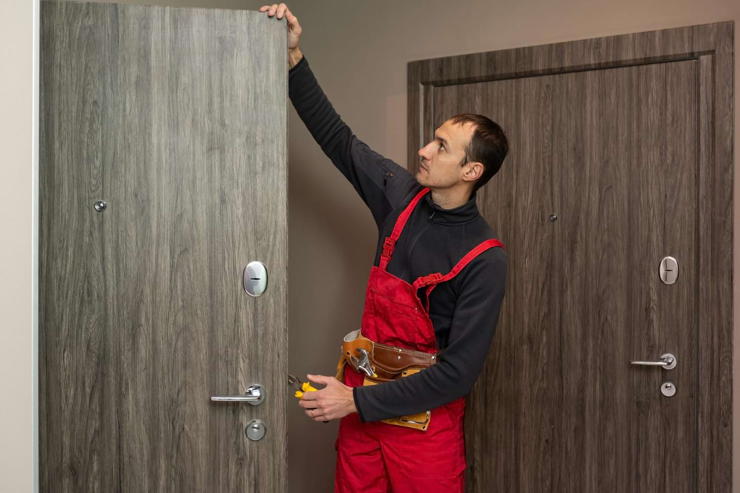 Sécuriser et embellir son habitation : l’importance des portes de qualité