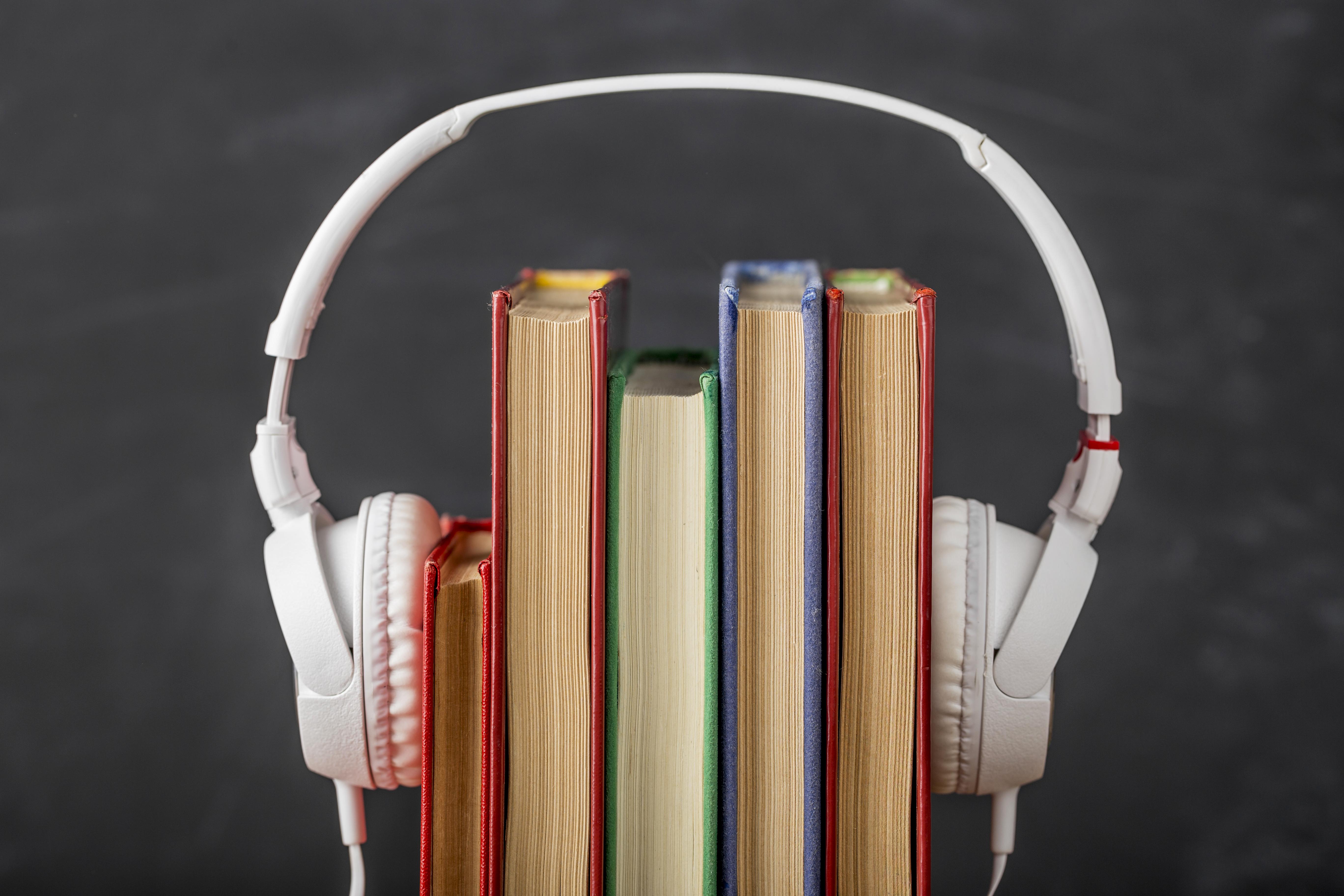 Jak wybrać książki do słuchania? Poradnik dla miłośników audio książek