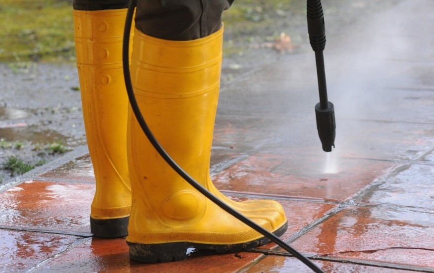 Driveway Cleaning Pros and Cons Every Homeowner Should Know
