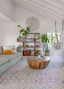 Difference Between Self-Management & Hiring a Property Management Company for Airbnb