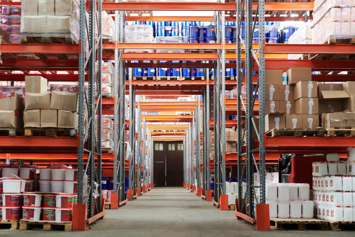 Logistics Warehouse Operations Driving Efficiency in Global Logistics