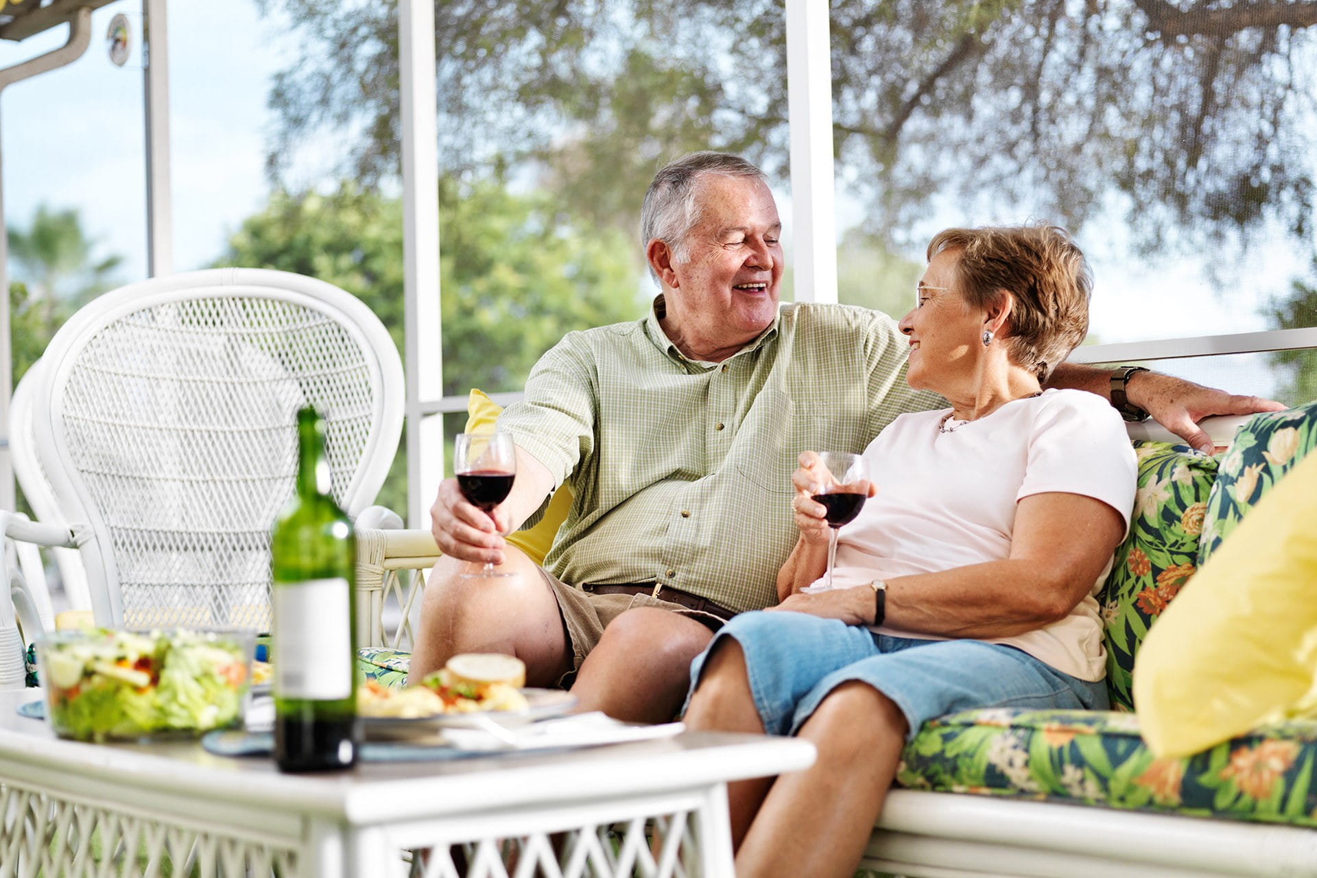 7 Benefits Screen Rooms Provide for Families and Pets