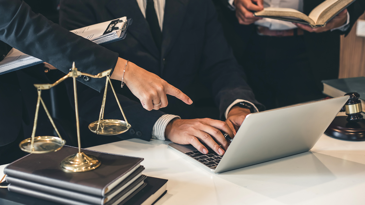 Consult A Small Business Lawyer In Toronto For Innovation