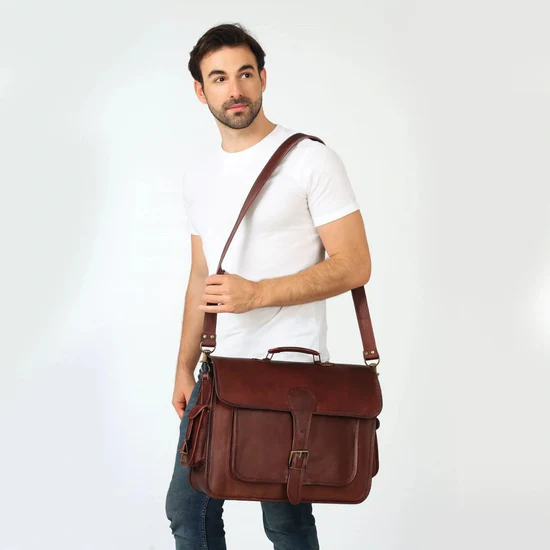 How to Style Leather Messenger Bags for a Professional Look?