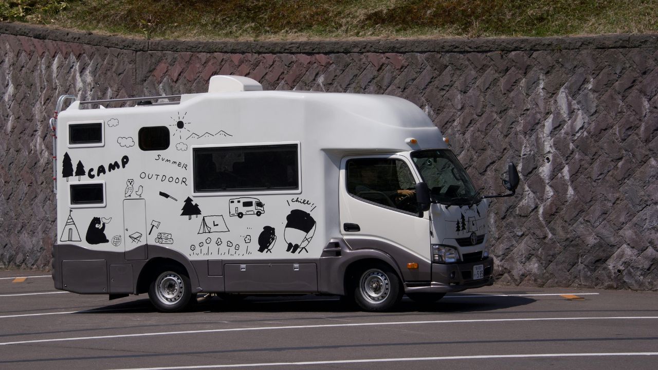 7 Proven Advantages of Freezer Van Rental in Dubai Today