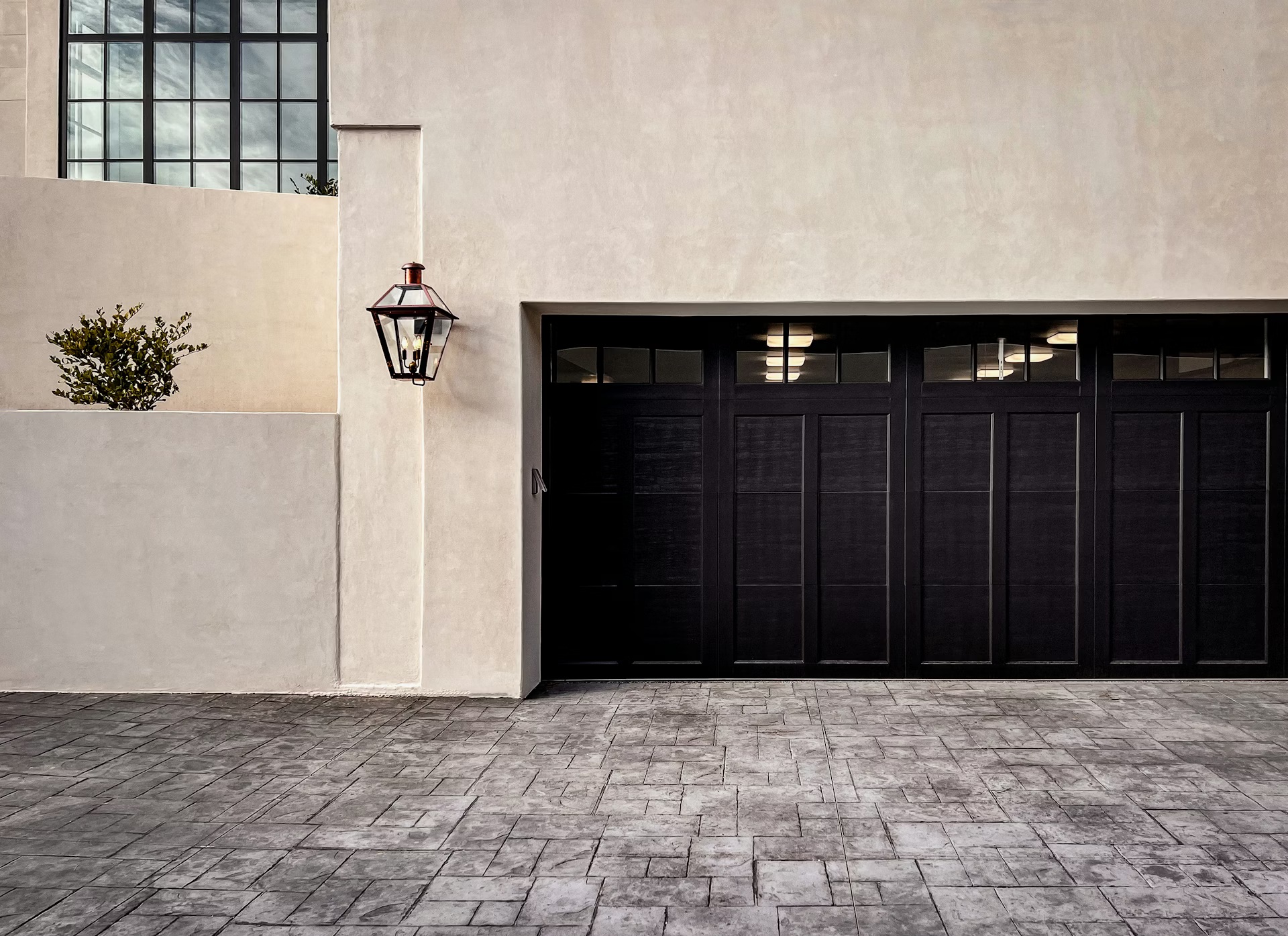 Top Signs You Need Professional Garage Door Repair in Crofton