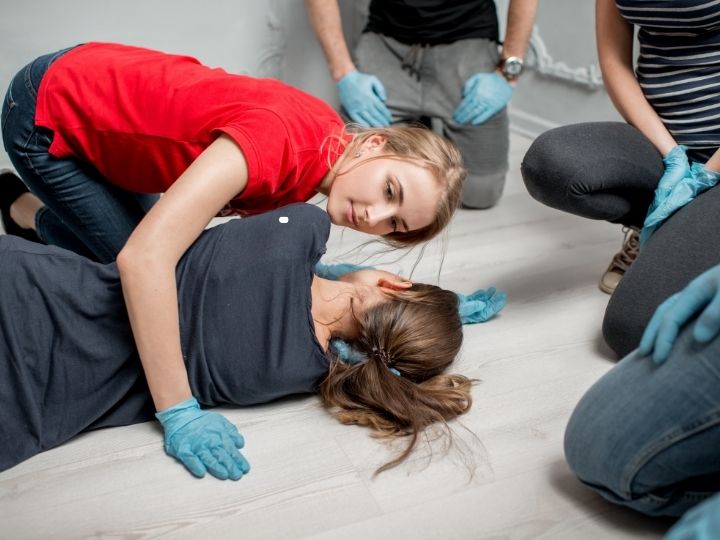 What Is the Difference Between Online and Classroom First Aid Training?