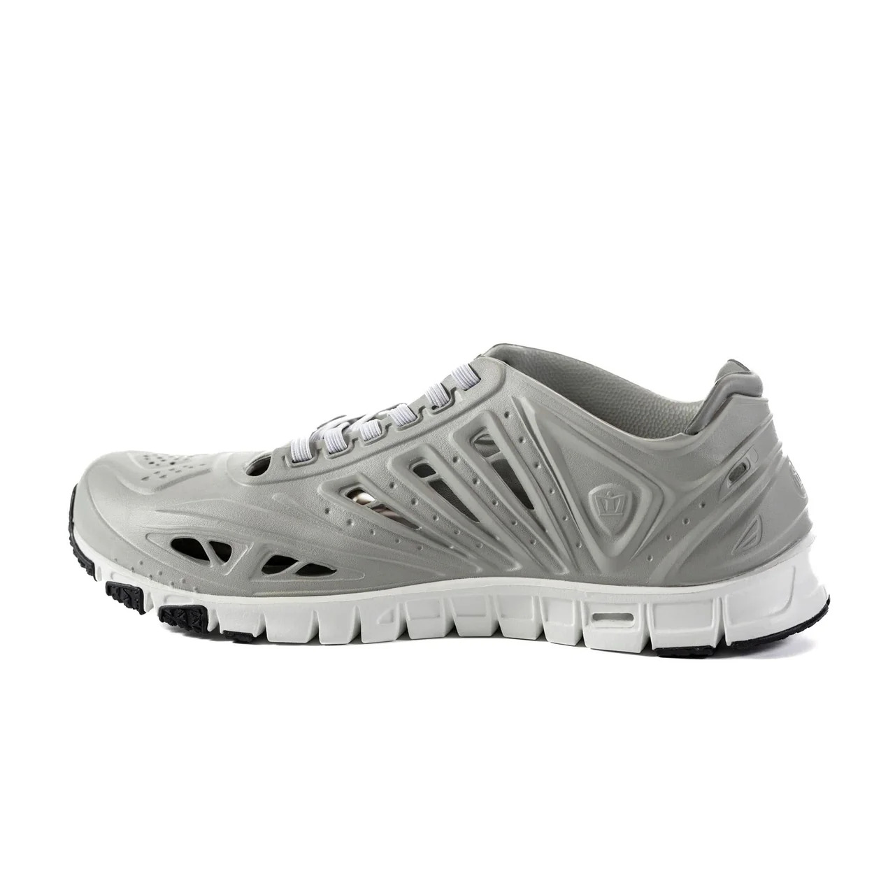 Minimalist Water Shoes Trend – Why Everyone Is Switching