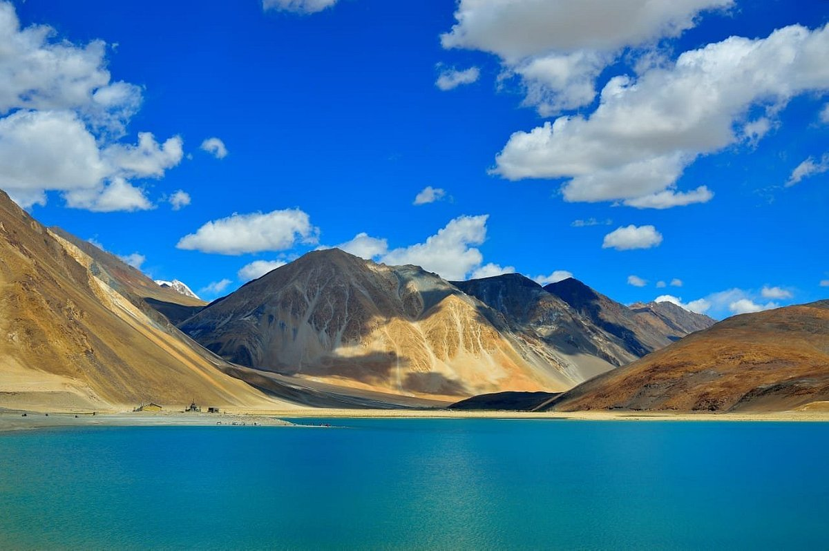How to Choose the Right Ladakh Tour Package for Your Travel Style
