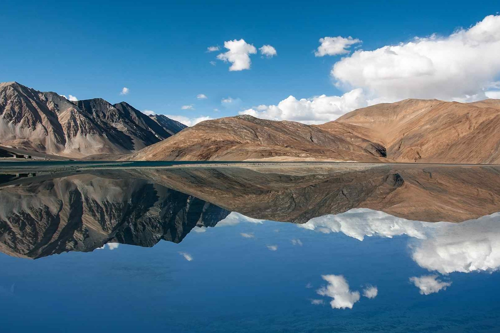 How to Choose the Right Ladakh Tour Package for Your Travel Style