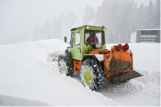 Maximizing ROI with Professional Winter Services: Snow Removal for Commercial Properties