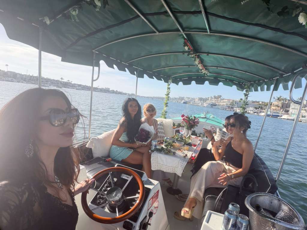 Enjoy Electric Boat Rental in Orange County with Newport Fun Tours