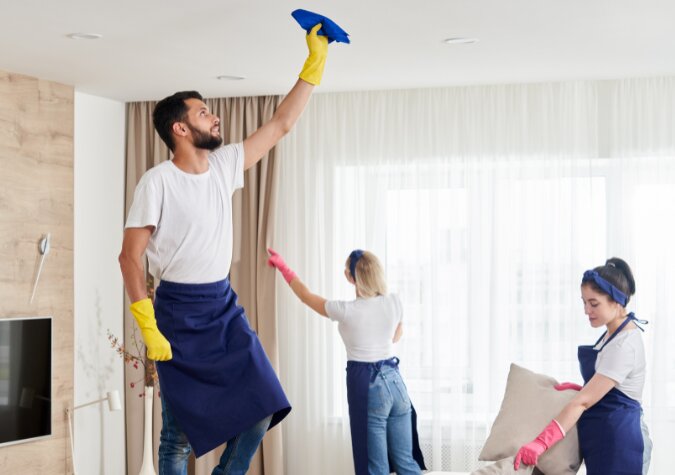 What to Expect During Your First Professional Cleaning Services Visit