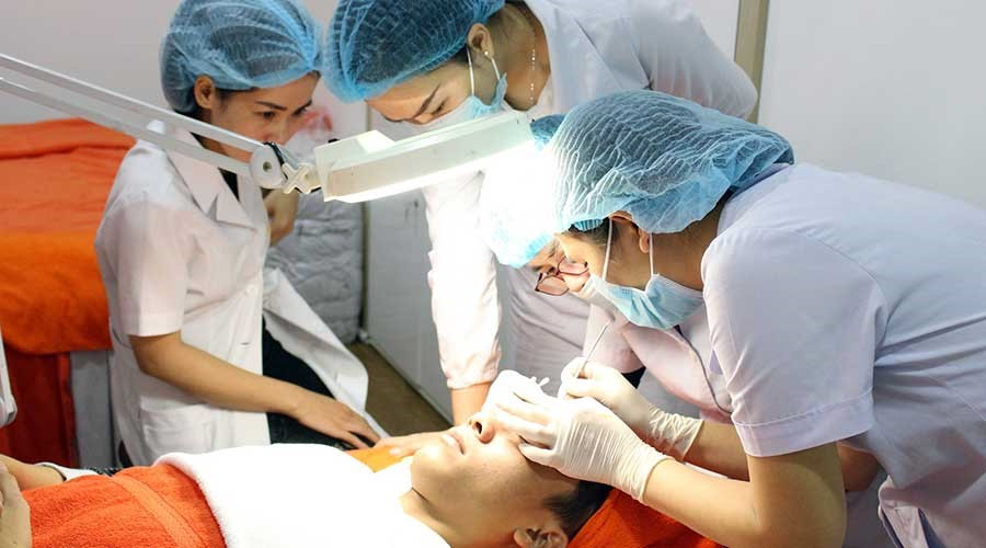 Top 3 ngành phù hợp với con gái hiện nay: Dễ xin việc, thu nhập ổn định và có tương lai lâu dài