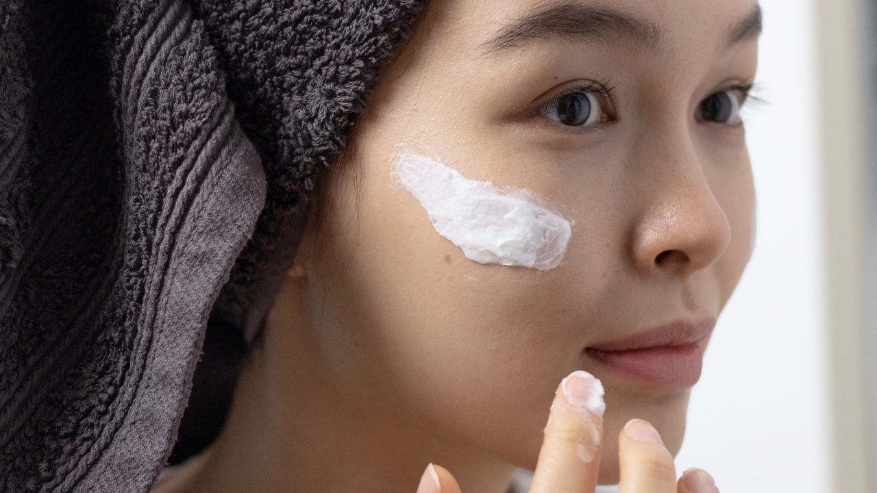 7 Powerful Safrin Skin Care Benefits for Glowing Skin Naturally