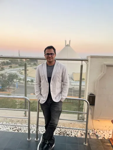Dr. Saket Narnoli