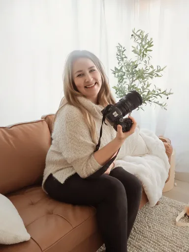 Joanna - Moments In Bloom Photography