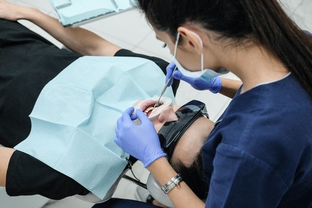 5 Reasons To Consider Cosmetic Dentist-6fc1db95