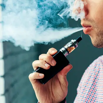 man_vaping_blog_lg-2990ba8c