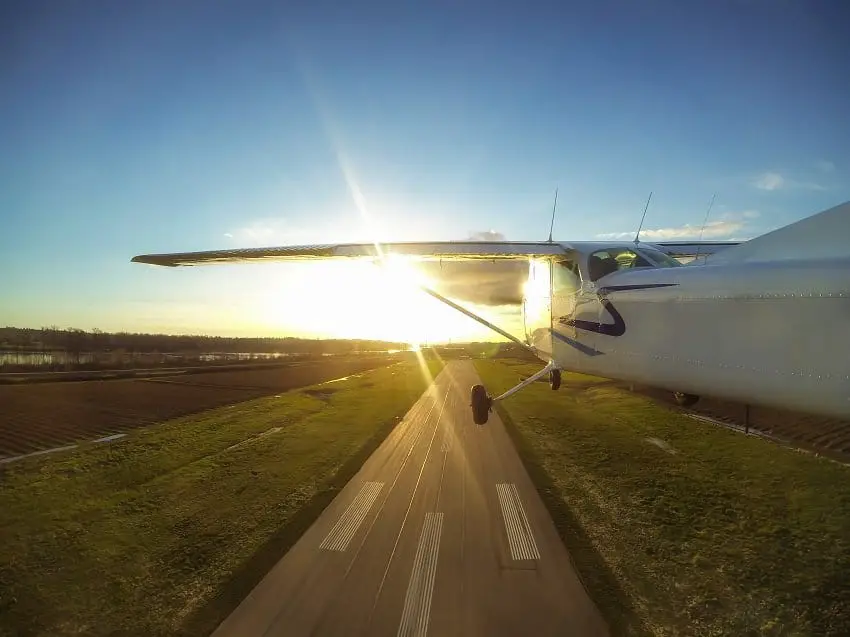 airplane-taking-off-on-a-runway-from-an-airport-2022-03-17-15-24-48-utc-4f4029d8