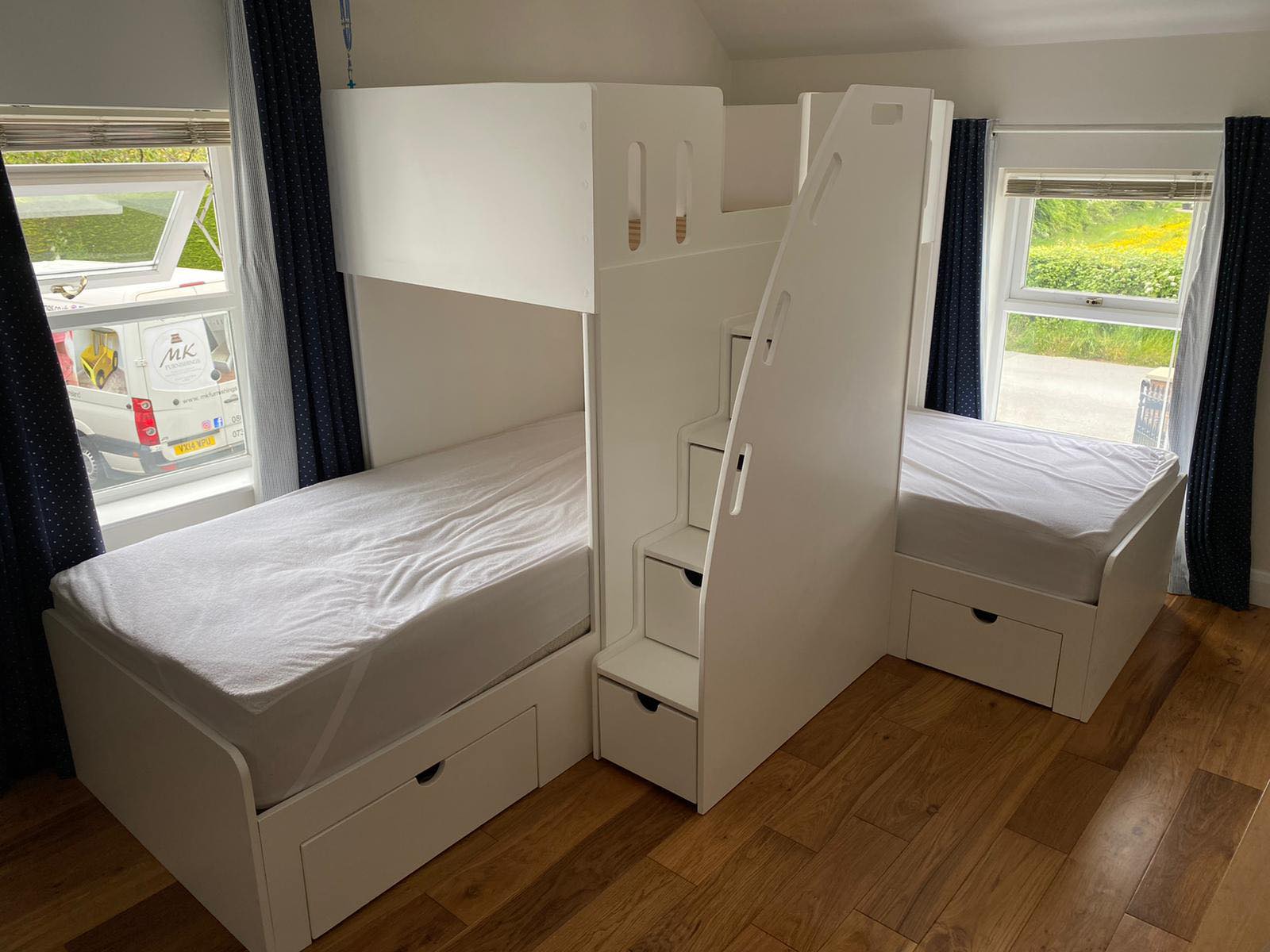 bunk beds with stais-84eab6dd