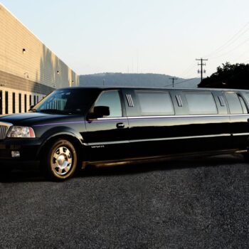 2006-navigator-lincoln-navigator-limousine-59ce830e5c874-large-49bafcc0