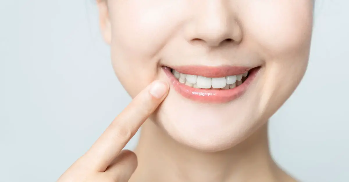 What popular cosmetic procedures can improve your smile-3a1c4834