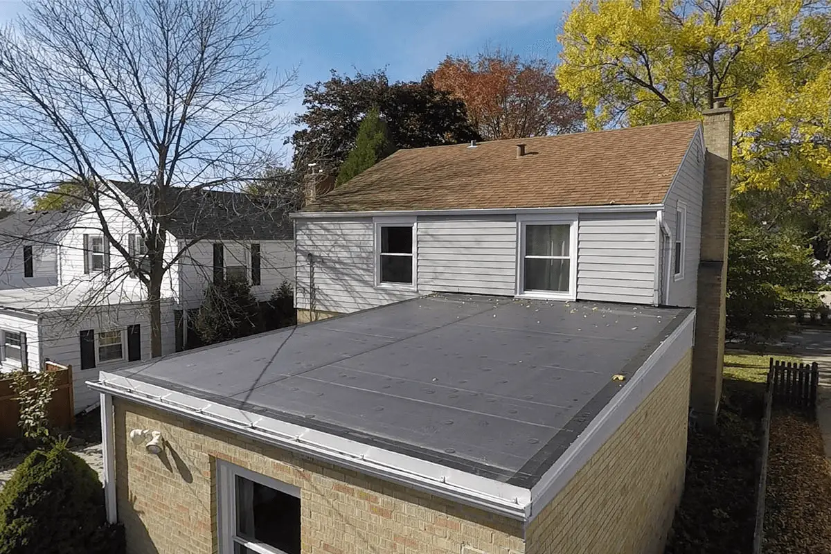 Long-lasting flat roof material.-1a568d39