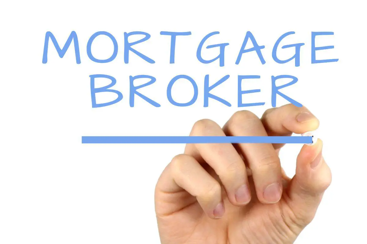 mortgage-broker-5e743255