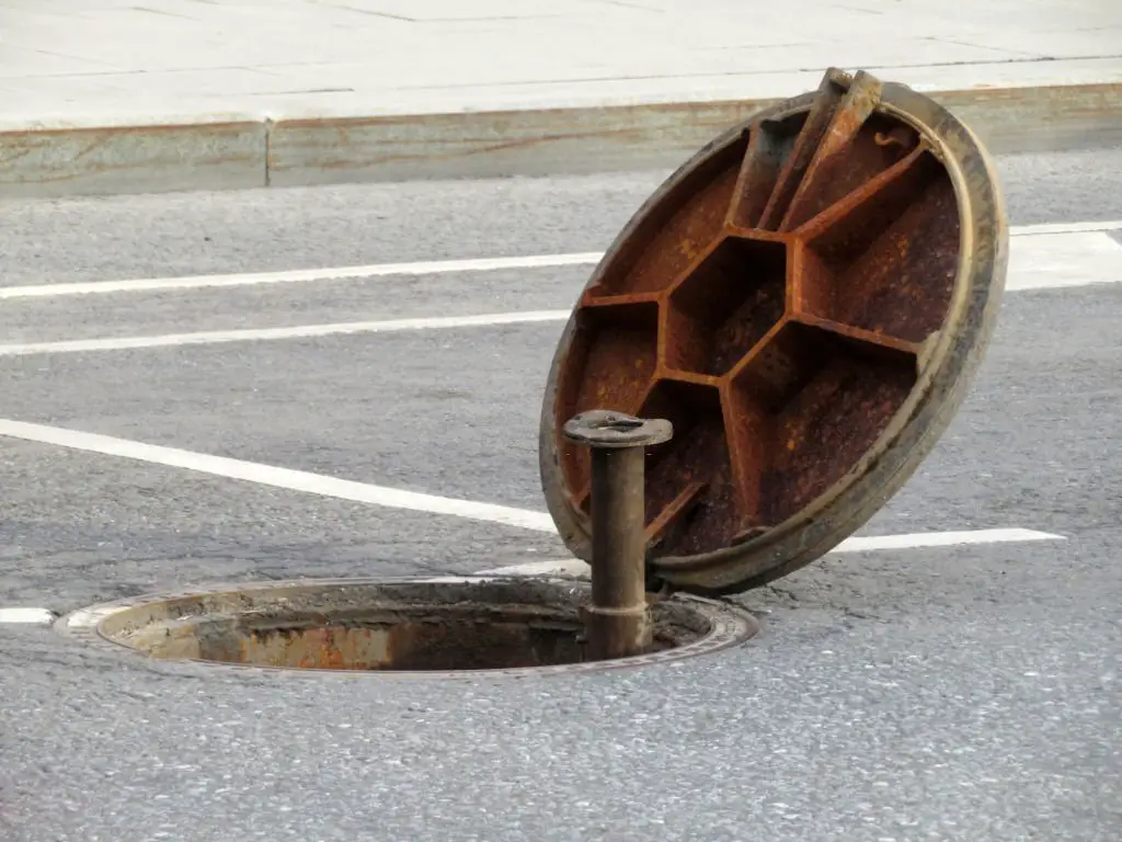 blocked-manhole-in-palmers-green-76816af1