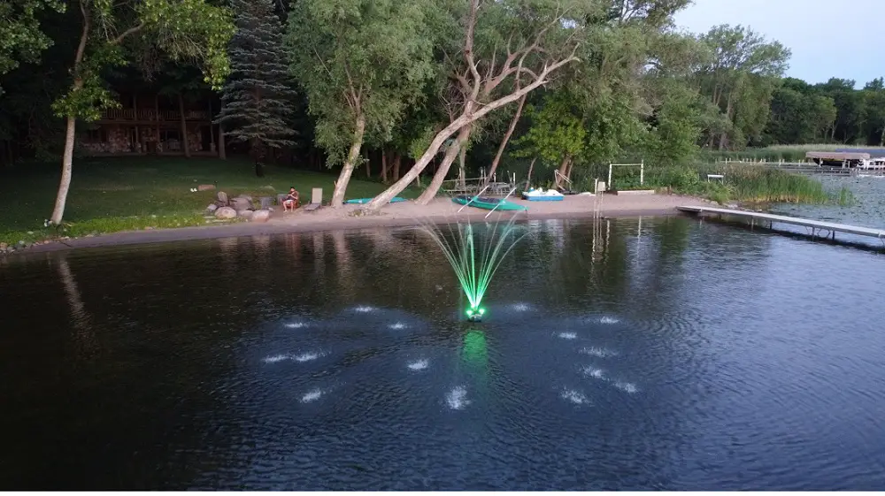 Floating pond fountain