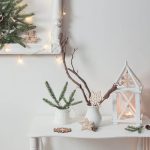 christmas-decoration-on-background--white-wall-1044904866-97cbbe9c848646af81cbca050b7b7203 (1)-af0d2505