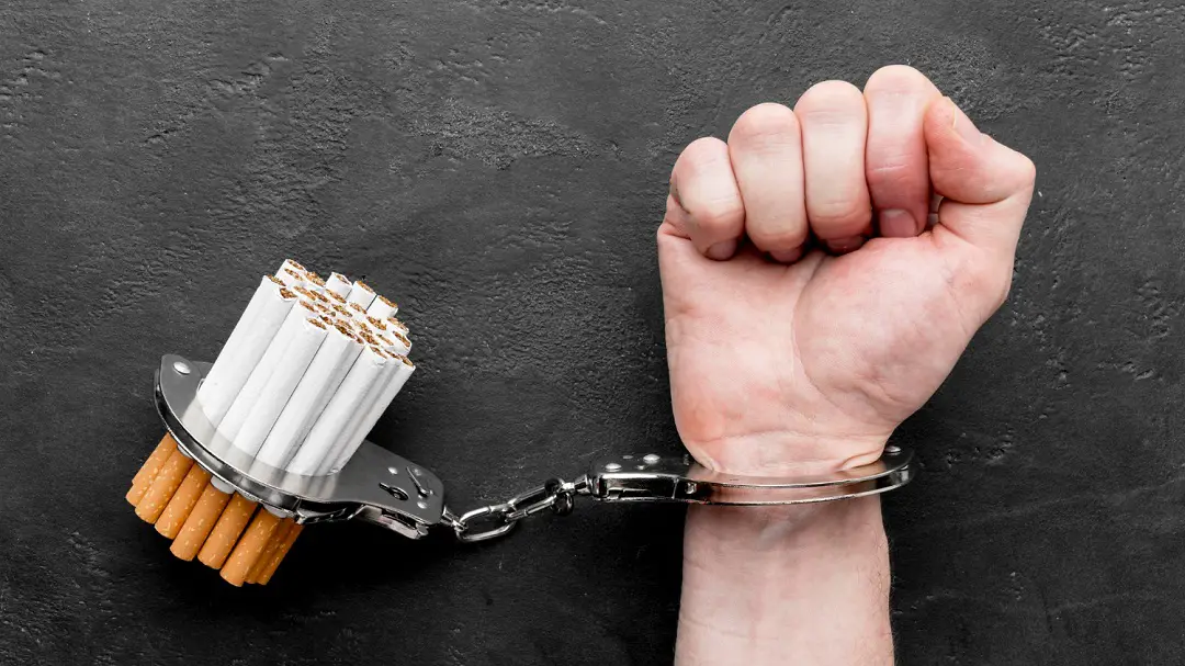 top-view-hand-with-handcuffed-cigarettes-84686f4c