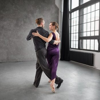 beautiful-elegant-people-dancing-tango (1)