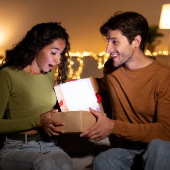Last-Minute-Anniversary-Gift-for-Your-Tech-Savvy-Spouse