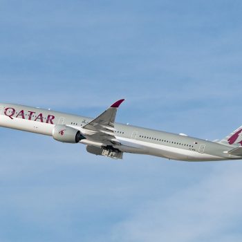qatar-airways-plane-QATARBISLITE0921-2209513750bf40e89cdf6d50fcab40a3