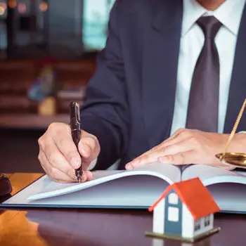 The-Importance-of-Hiring-a-Real-Estate-Lawyer-for-Your-Home-Purchase