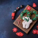 jpeg-optimizer_beautiful-festive-christmas-gingerbread-made-by-hand-with-decoration-elements