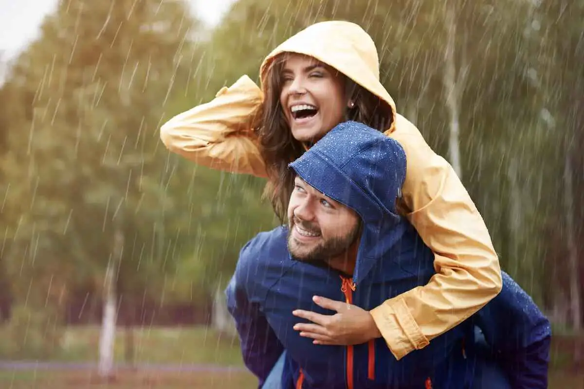 couple-piggyback-rain.jpg (1)