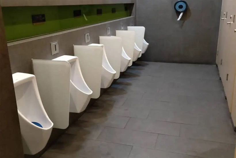 Automatic-urinal-flusher-shopping-mall-1-1024x683