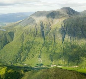 Ben Nevis ở Scotland là điểm du lịch hiếm hoi tại đây bị chấm 1 sao