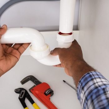 5 Ways Your Home Is Telling You to Call a Plumber