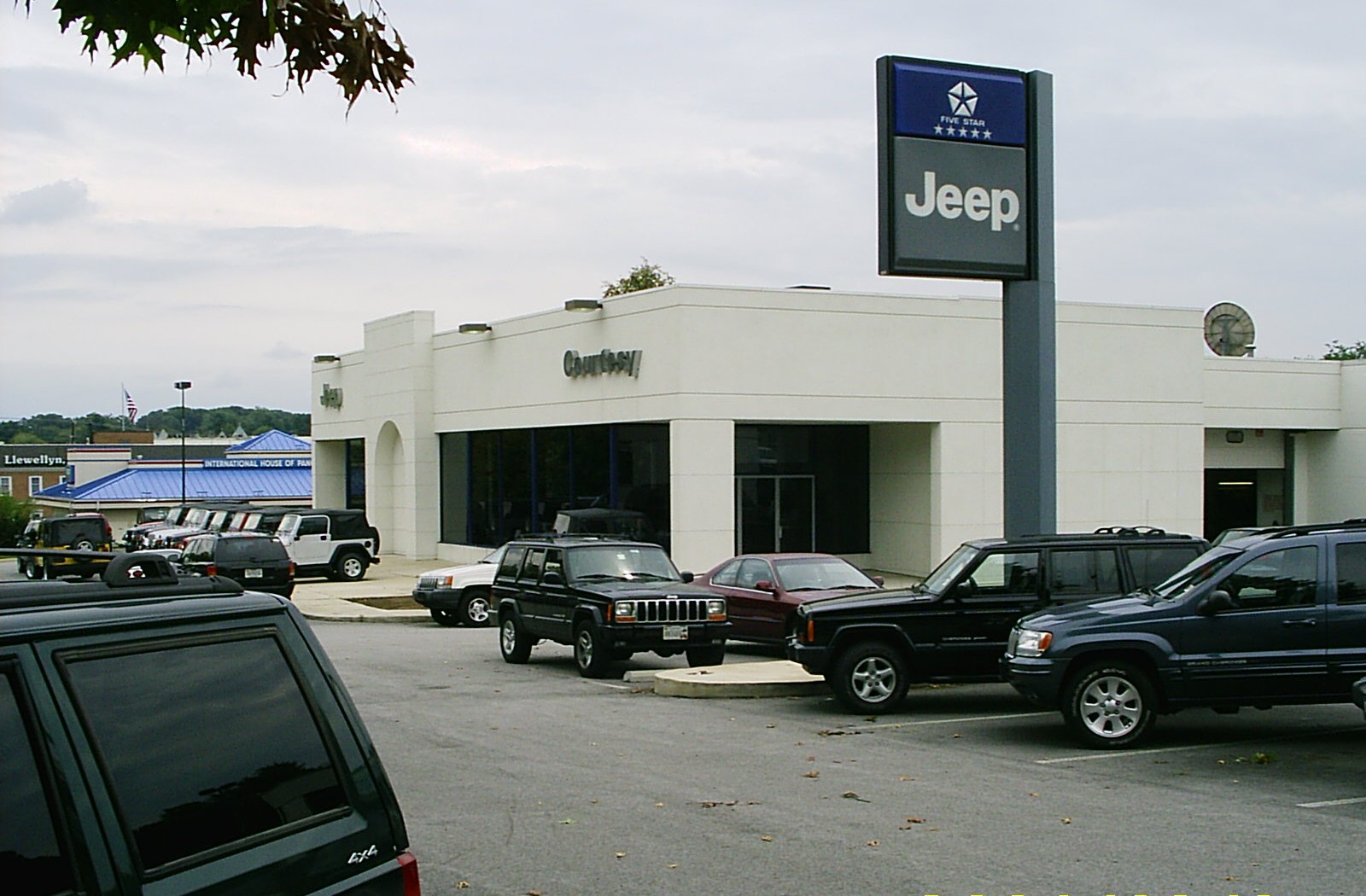 Car_dealership_in_Rockville_Maryland_Jeep