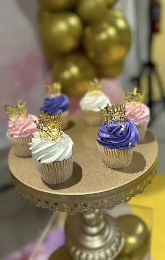 fairytale-themed cupcakes