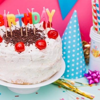 drinking-straws-party-hat-birthday-cake-cake-stand_23-2147942653