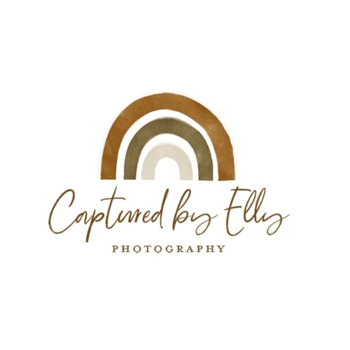 Capturedbyelly logo