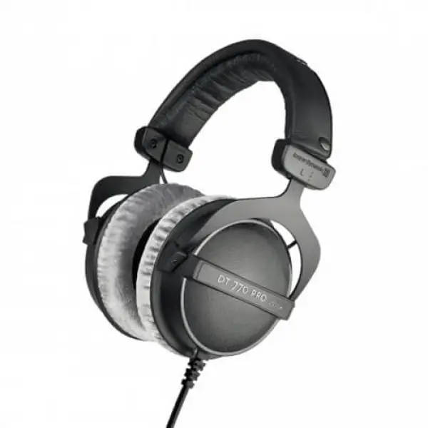 9747beyerdynamic dt 770 pro-1