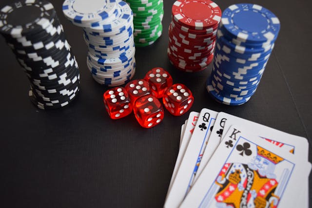 Tips & Tricks for Planning a Fun Poker Night with Friends