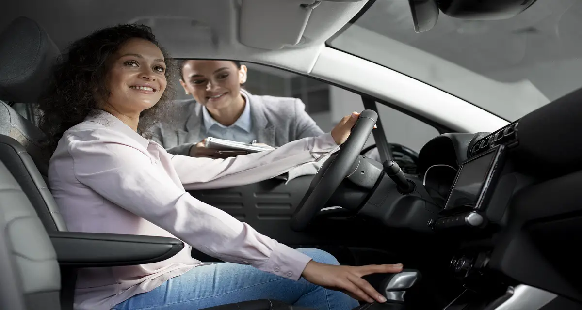 close-up-customer-with-business-person-car-dealership